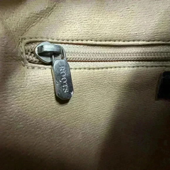 ROOTS Roots  AIR Carry On Leather Bag. Released for launch of Roots Air Airline - Picture 8 of 13